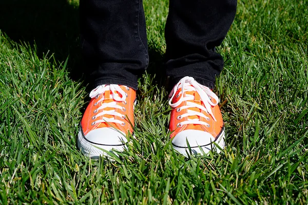 Hober's bright orange shoes (wide)